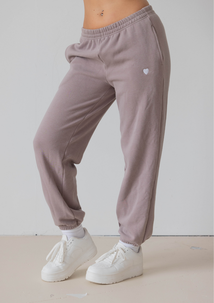 Latte Essentials Sweatpants Black Heart Equestrian